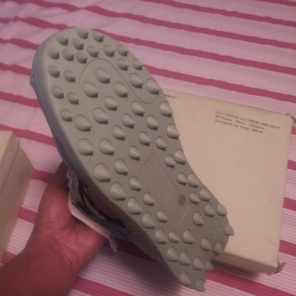 Off white shoes main image 4